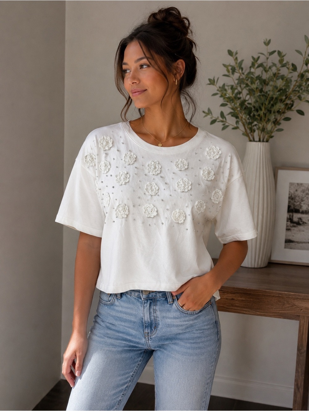 NWT! J.Crew White 100% Cotton Floral Appliqué Embellished Top.  Size: Medium